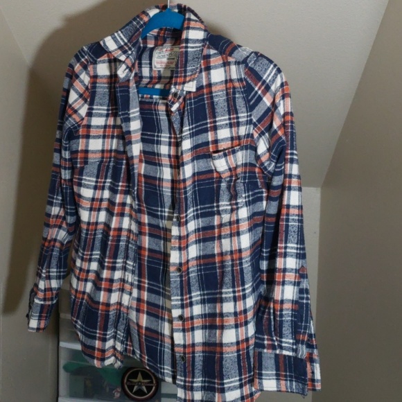MOVING SALE- Womens Flannel - Picture 1 of 3